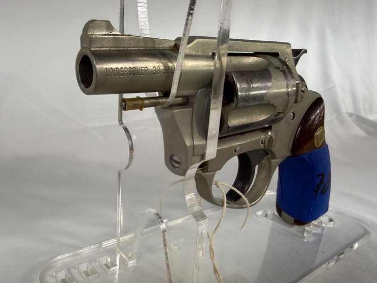 #72-•-charter-arms-undercover-38-special-revolver-107614-image-2