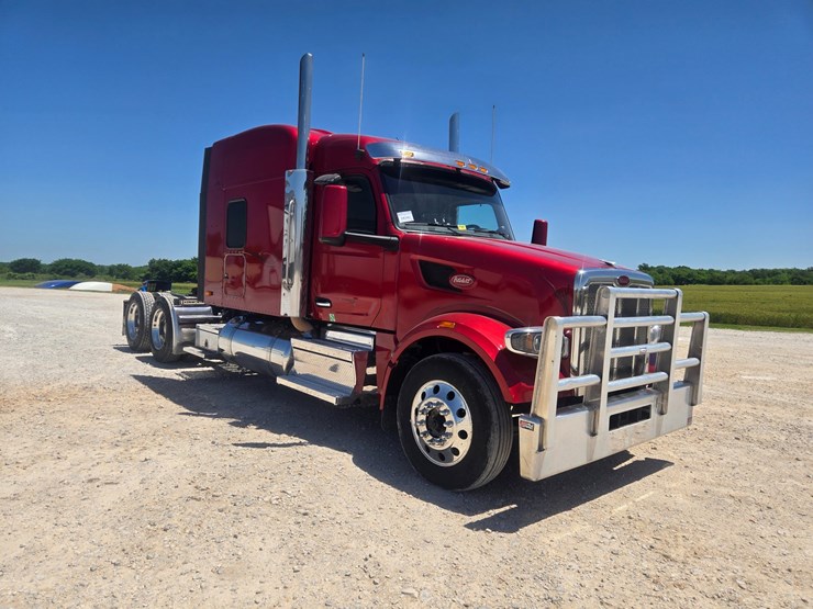 2023-peterbilt-567-image-28