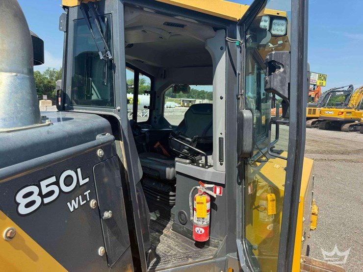 2020-deere-850l-wlt-image-63