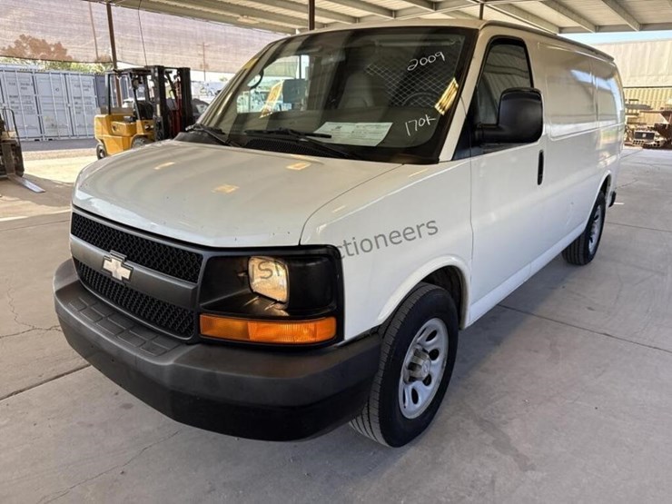 2009-chevrolet-express-1500-image-4