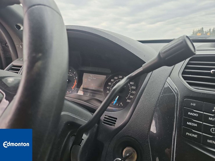 2019-ford-explorer-image-30