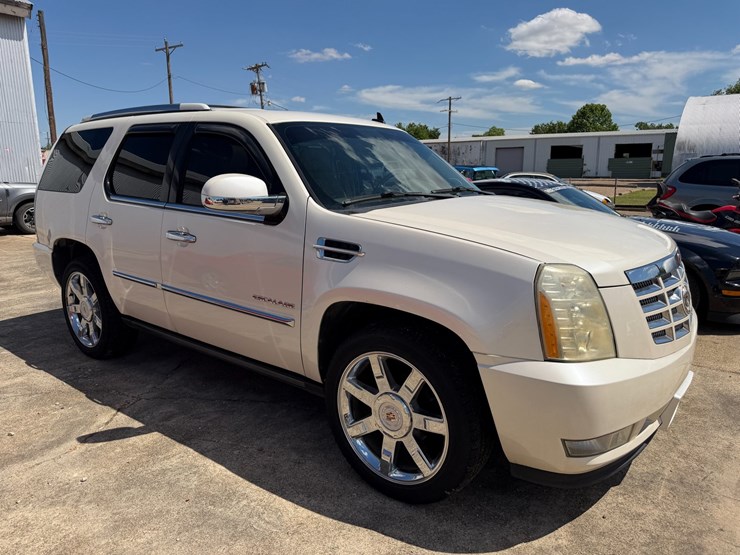 2007-cadillac-escalade-image-2