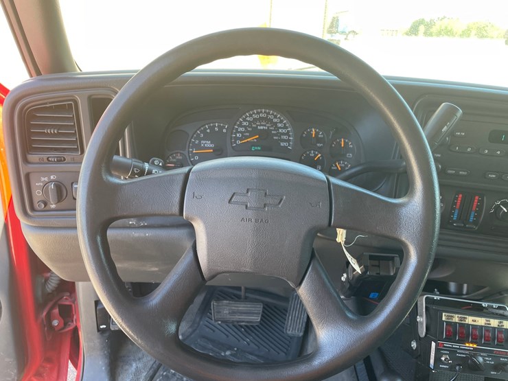 2004-chevrolet-2500-image-40