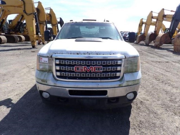 2014-chevrolet-silverado-3500hd-image-2