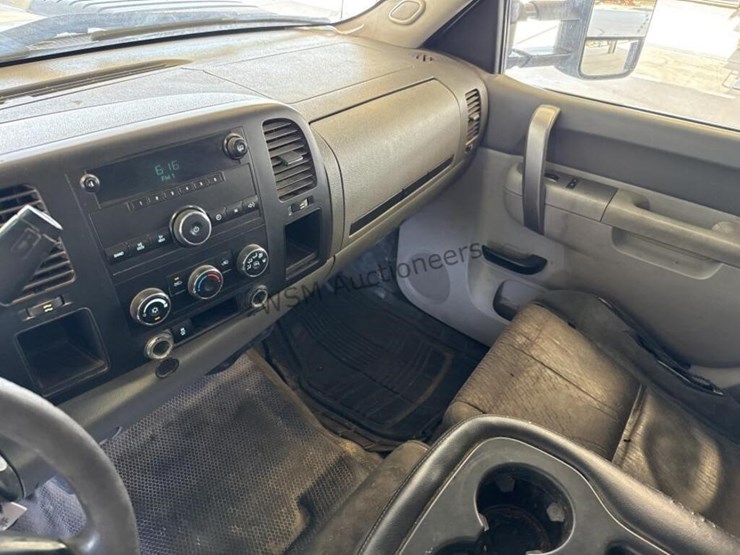 2014-chevrolet-silverado-2500hd-image-21