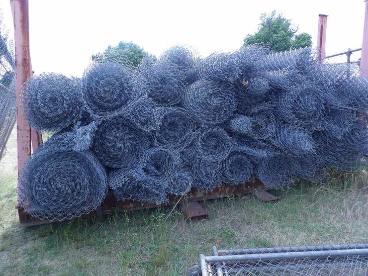 #40870-•-**-~2500'-of-6'-chain-link-fence,-(10)-gates,-poles,-wire-&-misc-image-4
