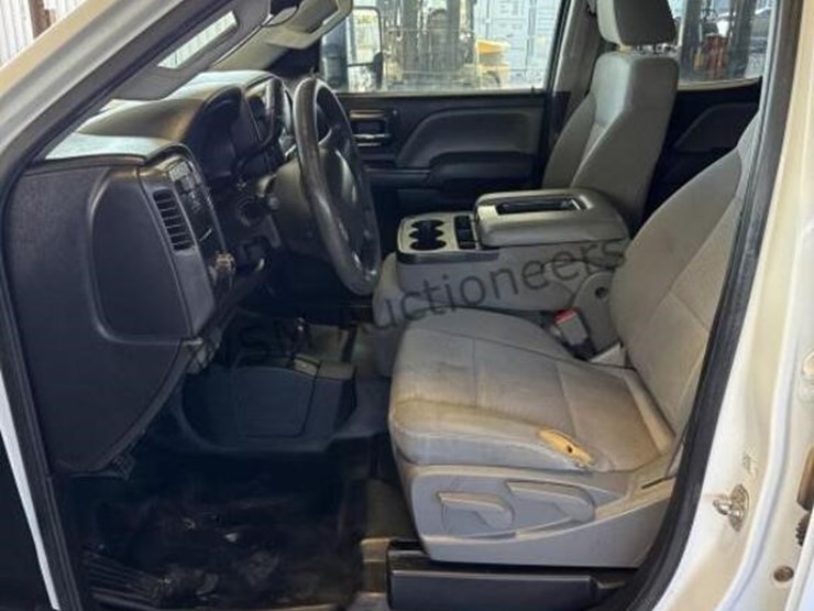 2015-chevrolet-silverado-2500hd-image-24