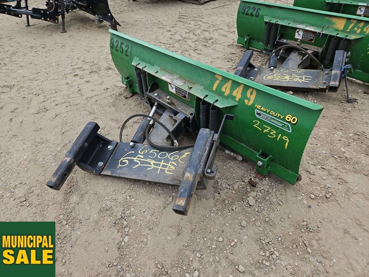 john-deere-60in-front-blade-image-2