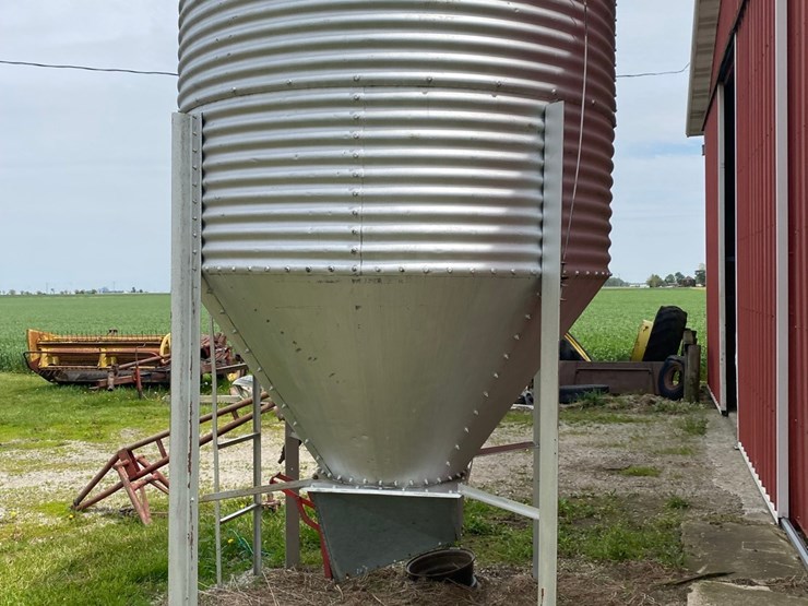 4-ton-feed-bin-image-4