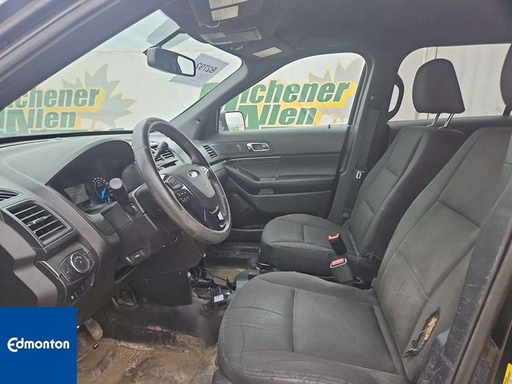 2019-ford-explorer-image-32