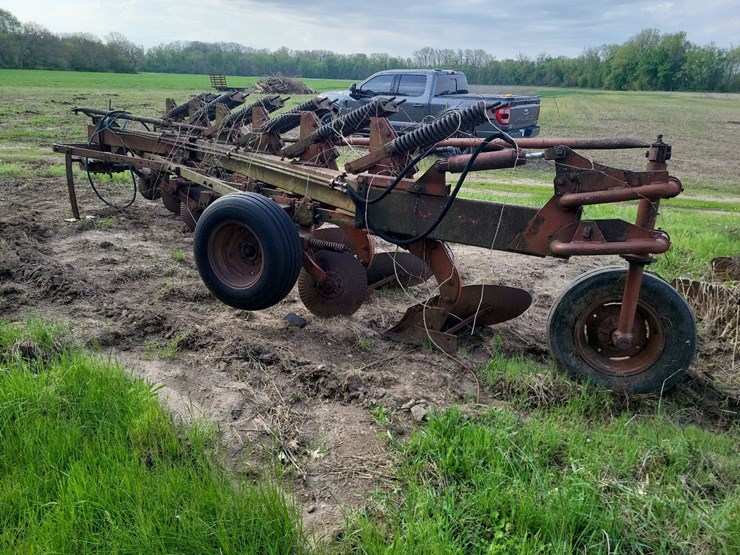 white-6-bottom-moldboard-plow-image-5