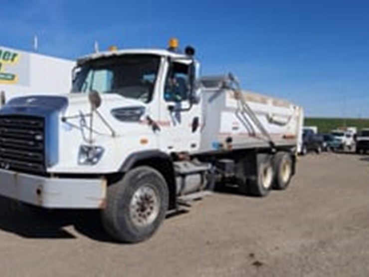 2015-freightliner-114sd-image-5