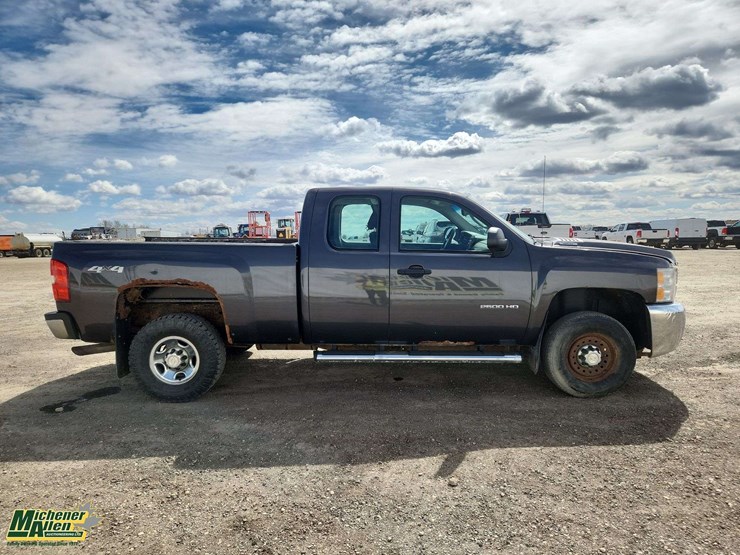 2010-chevrolet-silverado-2500hd-ls-image-7