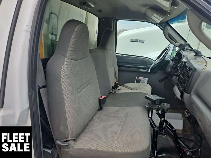 2006-ford-f550-image-34