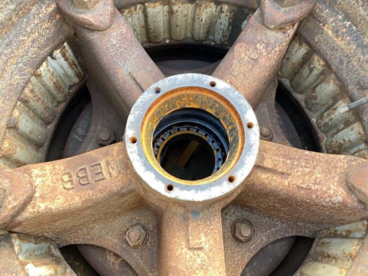 4---dayton-hubs-with-11r22.5-tires-image-4