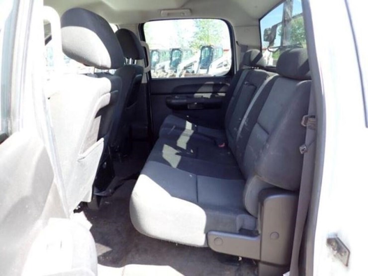 2014-chevrolet-silverado-3500hd-image-19