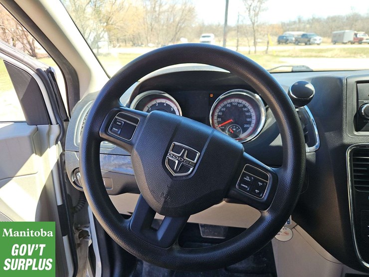 2011-dodge-grand-caravan-image-21