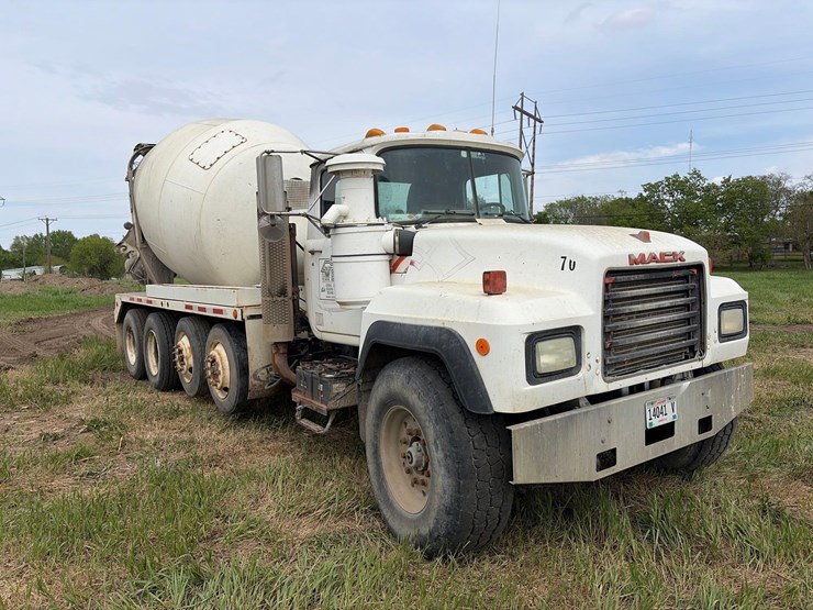 mack-cement-truck-image-3
