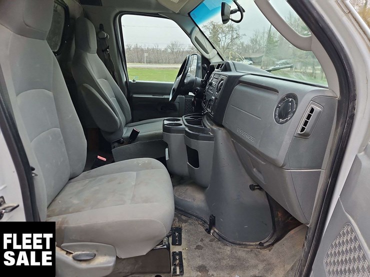 2011-ford-cargo-image-24