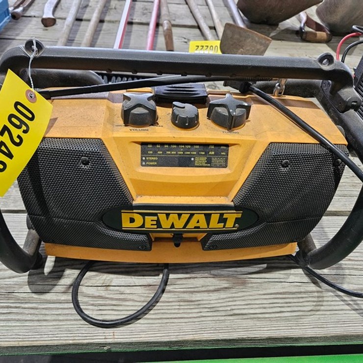 #6248 • Dewalt Radio