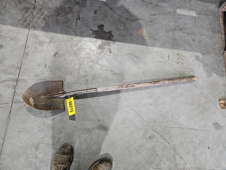 #6215-•-wood-handled-shovel-image-2