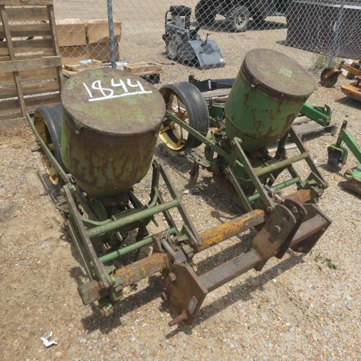 JOHN DEERE 2