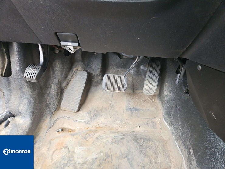 2018-ford-explorer-image-32