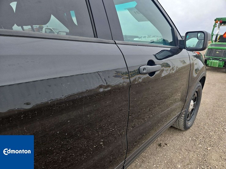 2016-ford-explorer-image-21