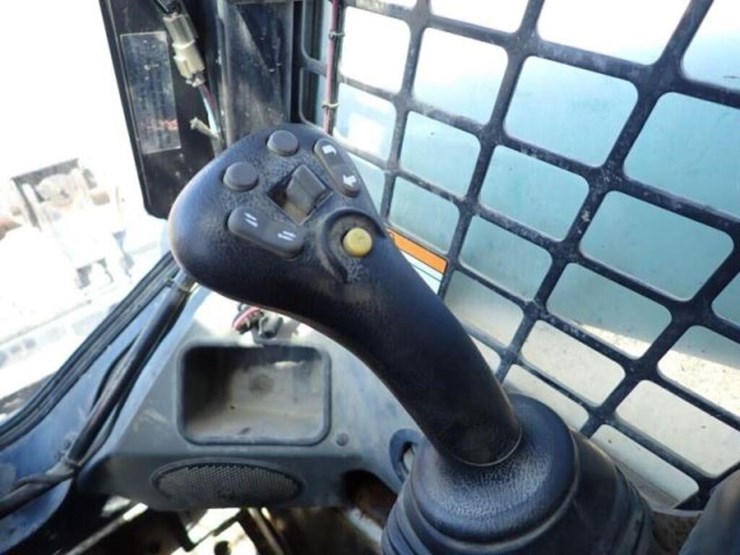 2014-bobcat-s590-image-14