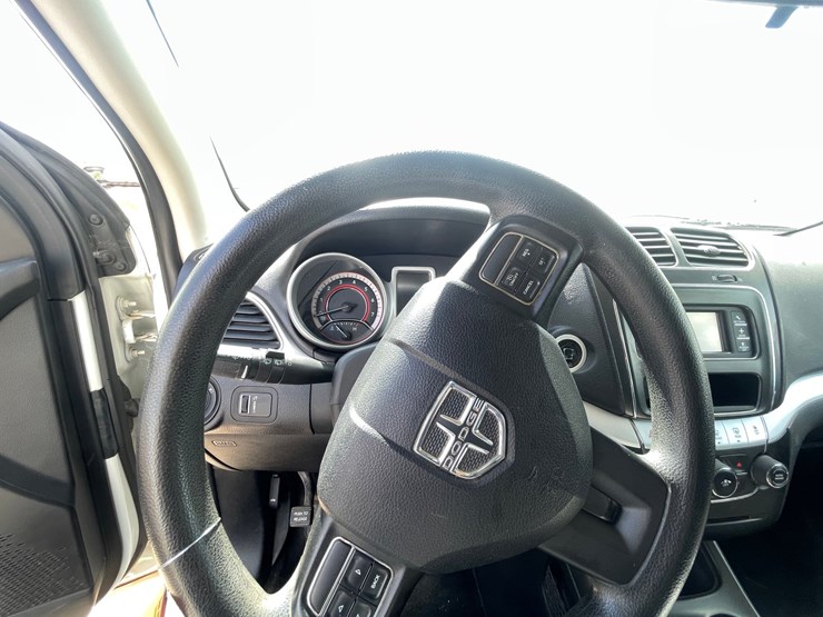 2013-dodge-journey-sxt-image-15