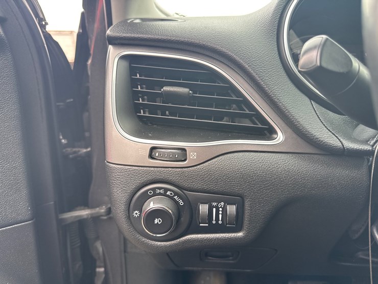 2019-jeep-cherokee-image-26
