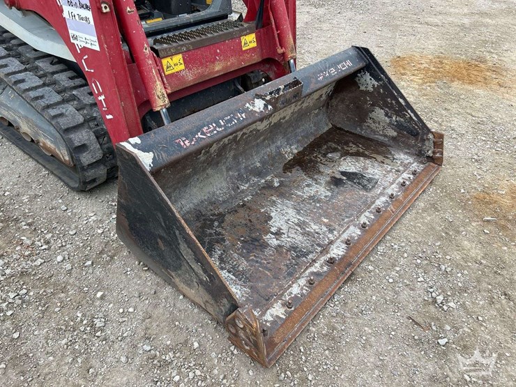 skid-steer-image-18
