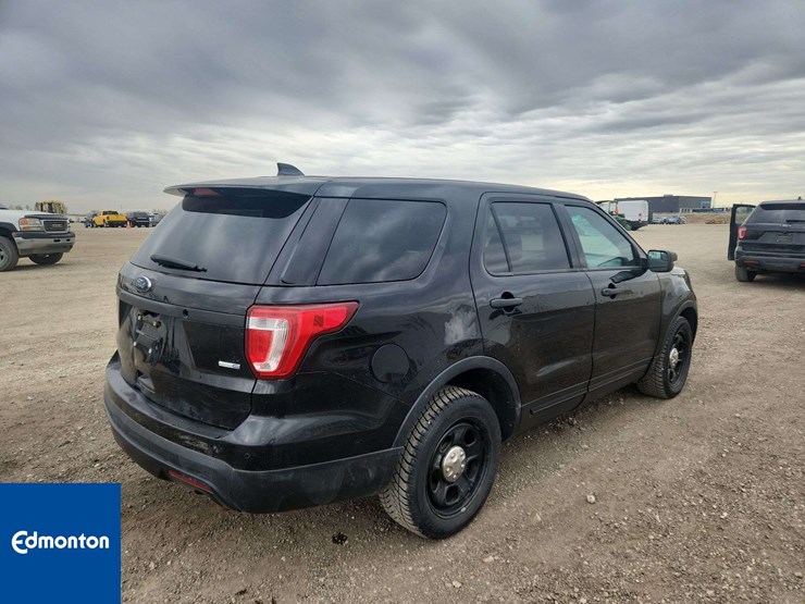 2016-ford-explorer-image-4