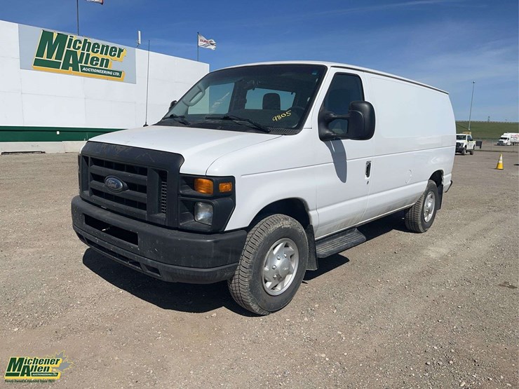 2012-ford-cargo-image-1