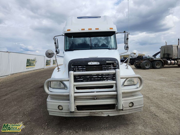 2005-freightliner-columbia-120-image-25