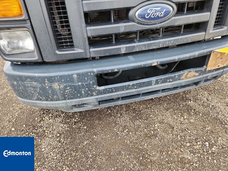 2010-ford-cargo-image-35