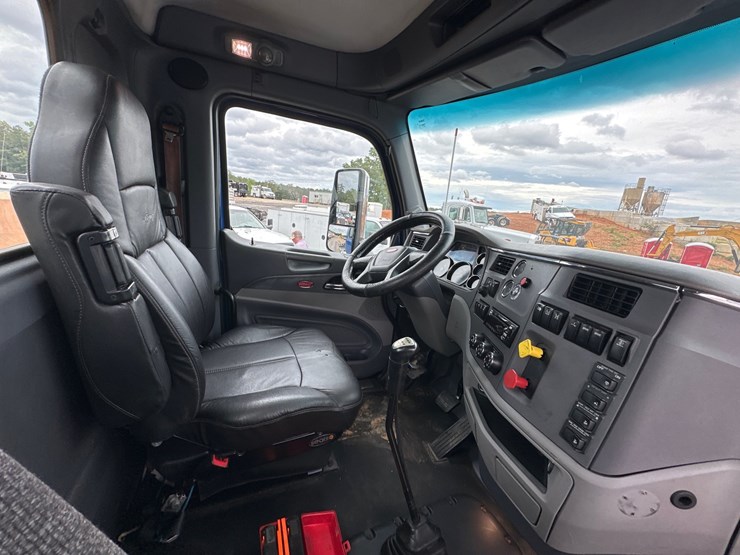 2016-peterbilt-579-image-9