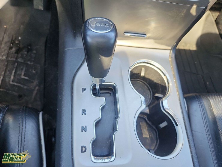 2013-jeep-grand-cherokee-image-23