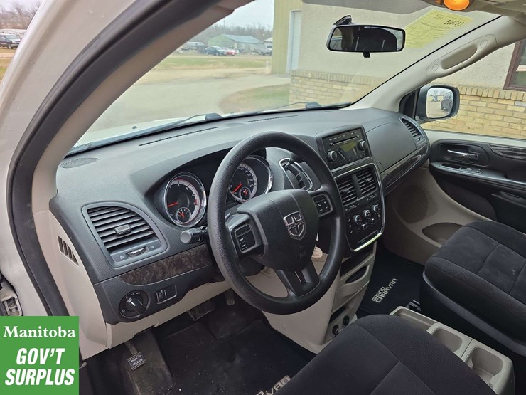 2011-dodge-grand-caravan-image-18