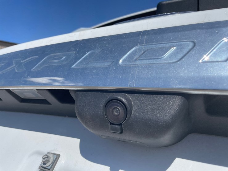 2022-ford-explorer-image-19