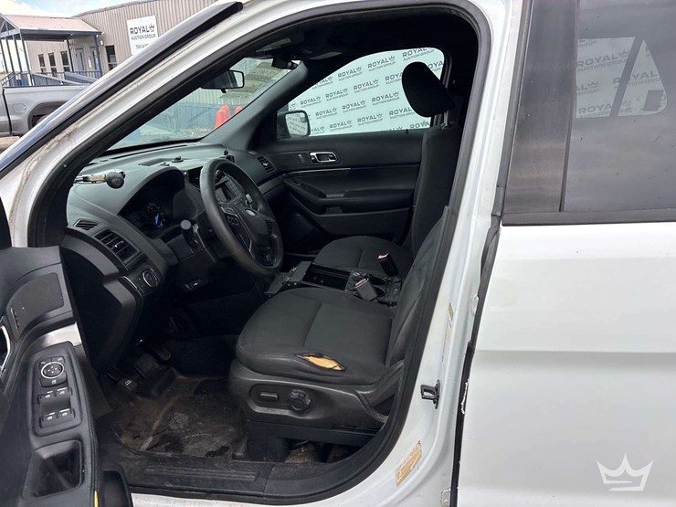 2017-ford-explorer-image-11