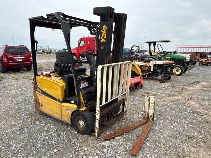 #49156-•-2021-yale-pneumatic-tire-forklift-g807n161450-image-2