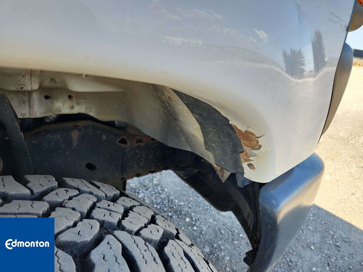 2014-ford-cargo-image-30