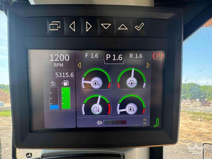 2021-deere-850l-wlt-image-11
