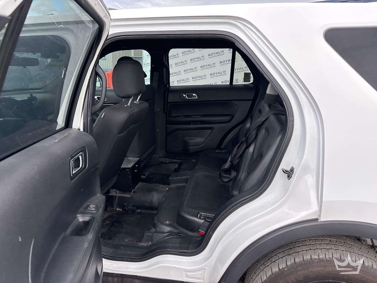 2017-ford-explorer-image-19