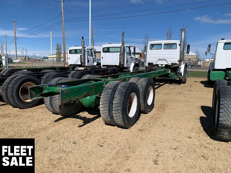 2001-freightliner-fl106-image-8