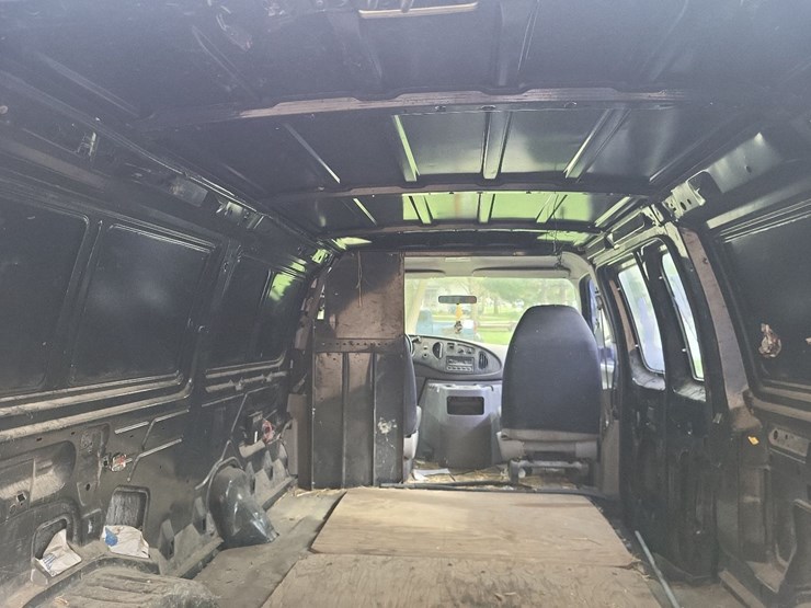 2000-ford-e250-image-26