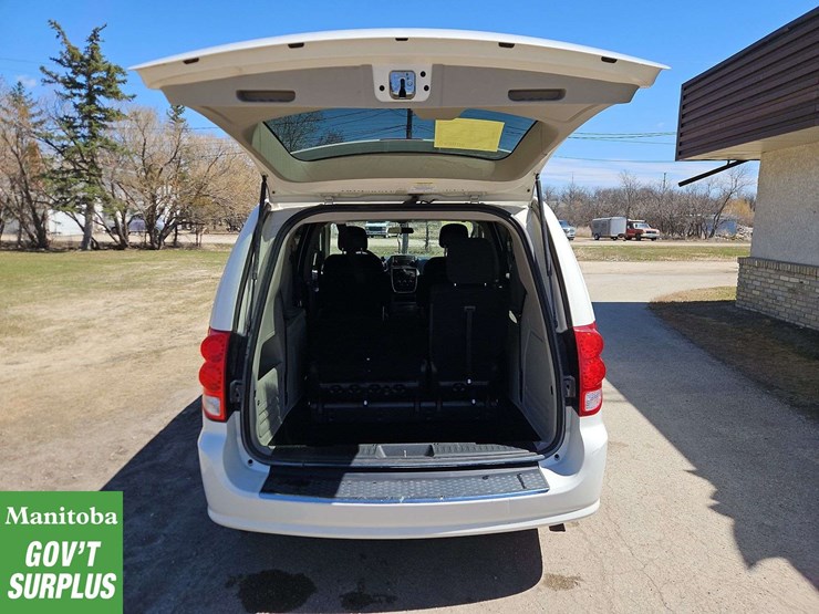 2011-dodge-grand-caravan-image-13