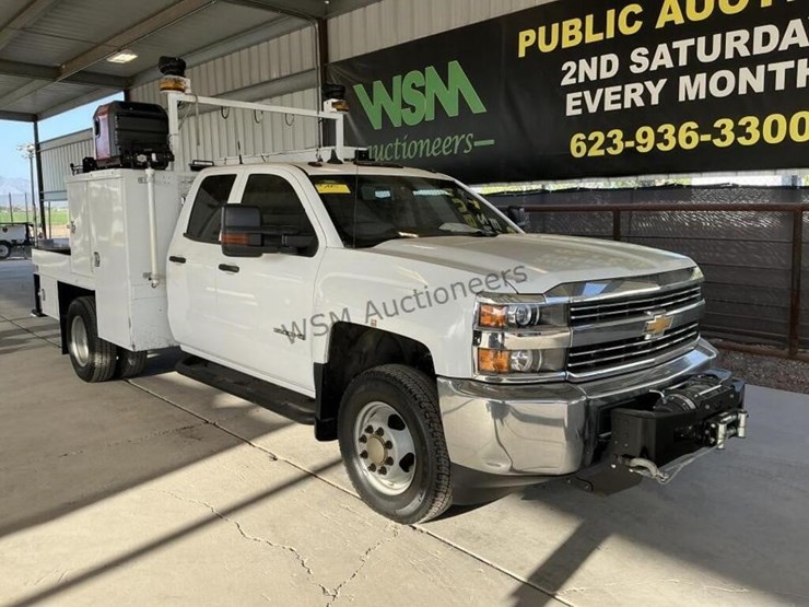 2015-chevrolet-silverado-3500hd-image-2