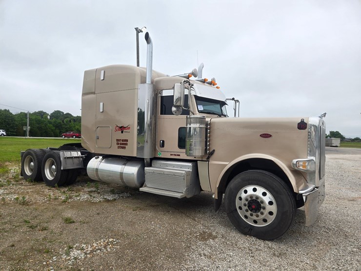 2016-peterbilt-389-image-23